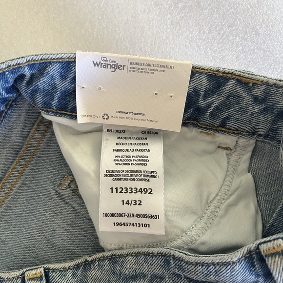 Wrangler High Rise Rodeo Straight Crop Distressed Denim Women's 14/32 NWT - Picture 6 of 9